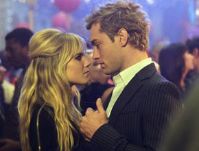 <i>Love</i>: Sienna e Jude Law voltarão a morar juntos