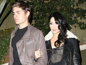 Parabéns!: Vanessa Hudgens festeja níver com Zac
