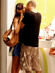 Romance: Thaila e Paulinho vão à sorveteria