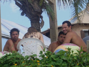 Sol: Malvino Salvador e famosos na praia