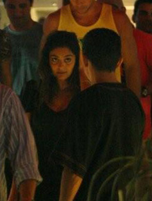 Noite: Juliana Paes janta com marido