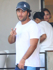 Passeio: Bruno Gagliasso e Ewbank no <i>shopping</i>