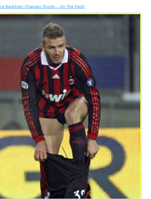 No campo!: David Beckham troca de calção