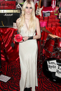 <i>Love Rocks</i>: Taylor Momsen lança perfume