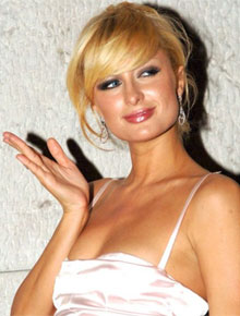 Perseguição: Paris Hilton é acusada de assédio sexual