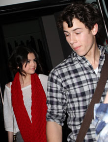 <i>Love</i>: Selena Gomez e Nick Jonas jantam juntos
