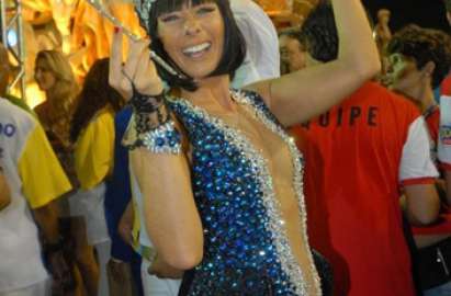 Grávida, Galisteu é a Rainha morena da <i>Tijuca</i>