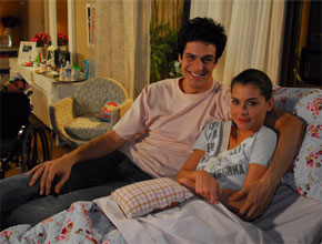 <i>Viver</i>: Luciana diz à Mia que está gostando de Miguel