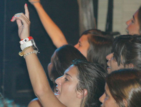 Noite: Fê Paes Leme curte <i>show</i>