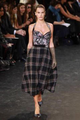 <i>Louis Vuitton</i>: Ambrósio desfila pela grife
