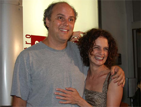 Teatro: Denise Fraga confere peça com marido