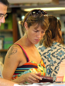 Leblon: Luana Piovani vai a livraria