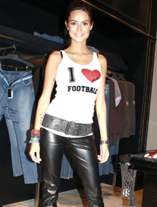 <i>VIP</i>: Thaila Ayala em lançamento de bar e coleção