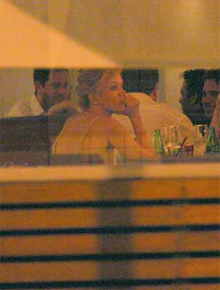 Dobradinha: Eliana sai com amigas no Rio
