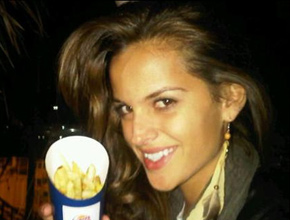 <i>Fast-food</i>: Izabel Goulart janta em aeroporto de <i>LA</i>