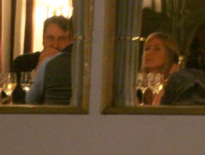 Romance?: Gerard e Jennifer jantam em Paris
