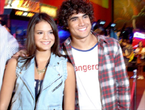 Juntos: Caio Castro grava com Bruna Marquezine