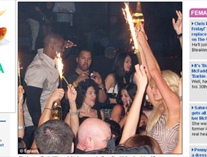 Baladeira: Paris Hilton curte solteirice em Las Vegas