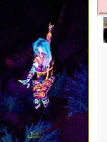 Natal?: Ke$ha grava clipe coberta de luzes