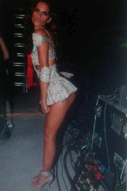 <i>Pin-up</i>: Izabel Goulart posta clique <i>sexy</i>