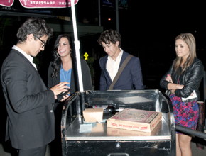 <i>Double date</i>: Irmãos Jonas saem para namorar