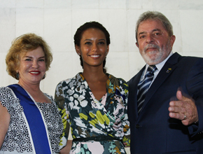 Honraria: Taís Araújo recebe homenagem do Governo