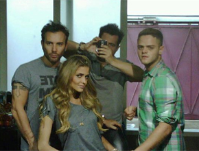 Clique!: Ana Beatriz Barros em <i>making of</i> de ensaio