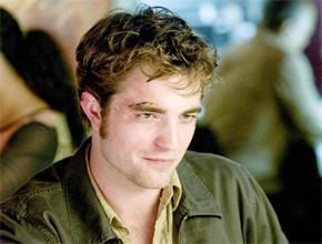 Exótico: Pattinson curte noite com amigos em Londres