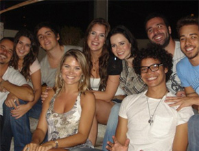 <i>Sandy & Jr</i>: Fê Paes encontra turma do seriado