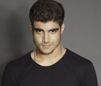 Caio Castro Faz Mudanca No Visual Estrelando
