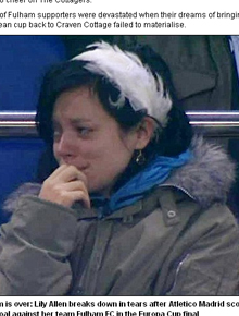 Chororô: Lily Allen se emociona em estádio