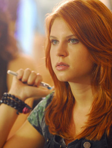 Ruiva: Carolinie muda o visual para <i>Ti-Ti-Ti</i>