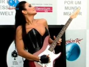 Brincadeira: Ivete nega irritação com humorista