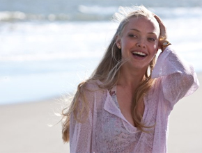 Amor: Seyfried esperou 18 meses por Dominic Cooper