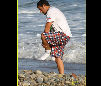 Adam Sandler vai à praia com as filhas