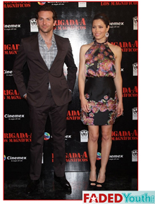 <i>Première</i>: Biel e Bradley Cooper divulgam filme