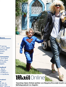 É festa: Filho de Gwen Stefani vira super-herói