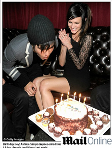<i>B-day</i>: Ashlee Simpson comemora aniversário de Pete