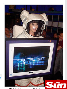 Presente: Katy Perry manda o noivo para o espaço