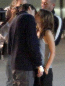 <i>Ação!</i>: Ashton Kutcher filma beijo com Portman