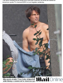 Sem vergonha: Tom Cruise troca de roupa na rua