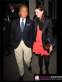 Amigos!: Anne Hathaway janta com Valentino
