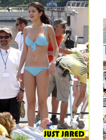 Praia: Selena Gomez filma de biquíni