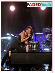 <i>BET</i>: Alicia Keys faz apresentação ousada