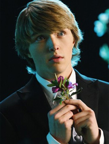 <i>Cougar</i>: Sterling Knight ganha mais uma fã