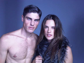 <i>Tops</i>: Alessandra Ambrósio e Soldati fotografam juntos