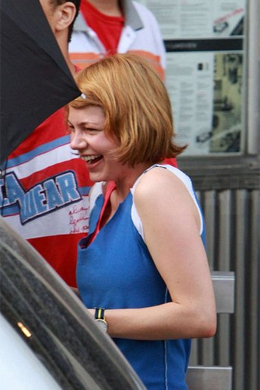 Ruiva?: Michelle Williams muda o visual