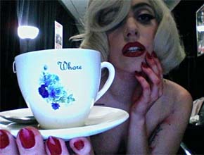 <i>Xi...</i>: Moss e Naomi não aceitam tirar foto com Gaga