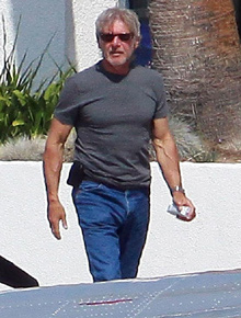 Nos ares: Harrison Ford se prepara para voar