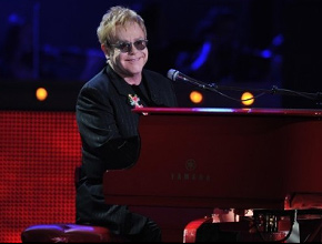Intoxicação: Elton John cancela <i>show</i> nos EUA